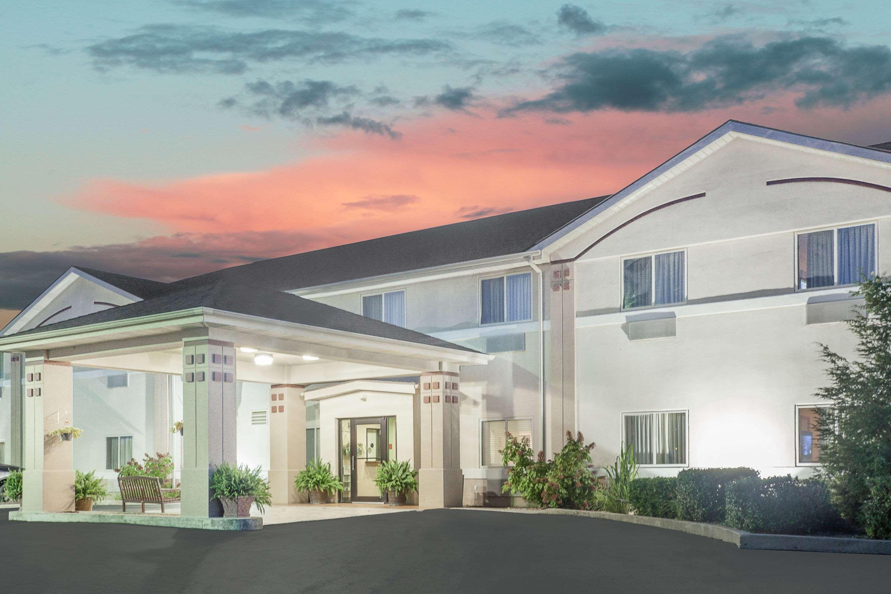 Super 8 By Wyndham Central City Ngoại thất bức ảnh